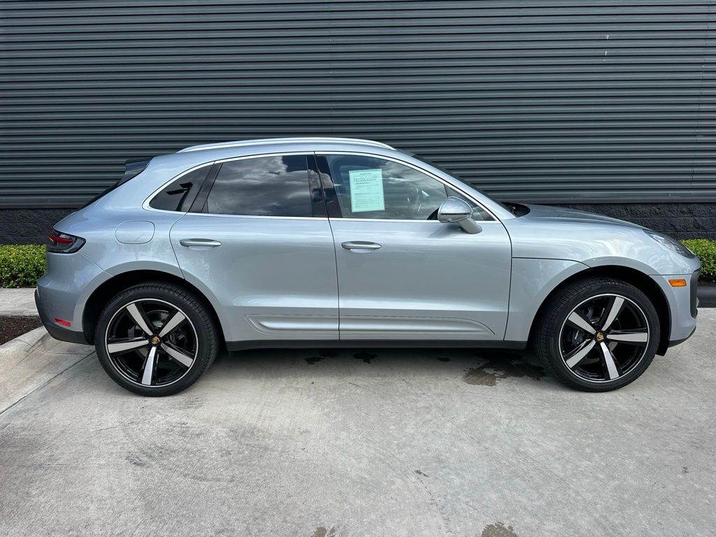 Thumbnail: 2026 Porsche Macan - 10