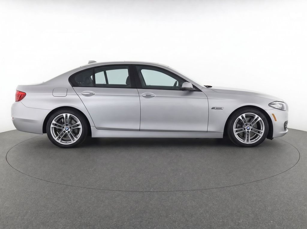 Thumbnail: 2016 BMW 5 Series - 8