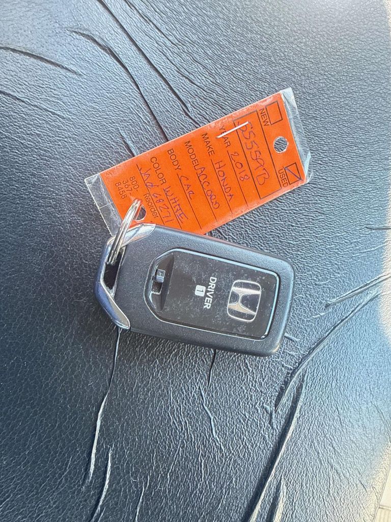 Used 2018 White Honda EX-L image 25