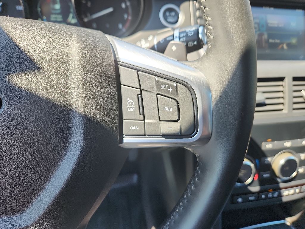 Thumbnail: 2019 Land Rover Discovery Sport - 22