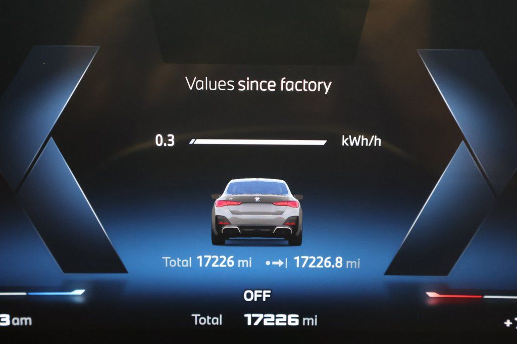 Thumbnail: 2025 BMW i4 - 17