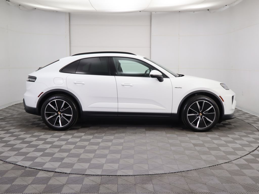 Thumbnail: 2025 Porsche Macan - 8