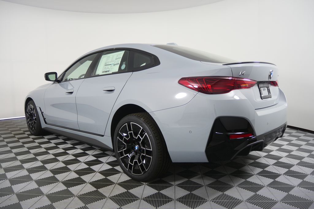 Thumbnail: 2026 BMW i4 - 5