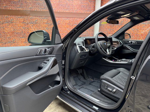 Used 2025 Black BMW xDrive50e image 9