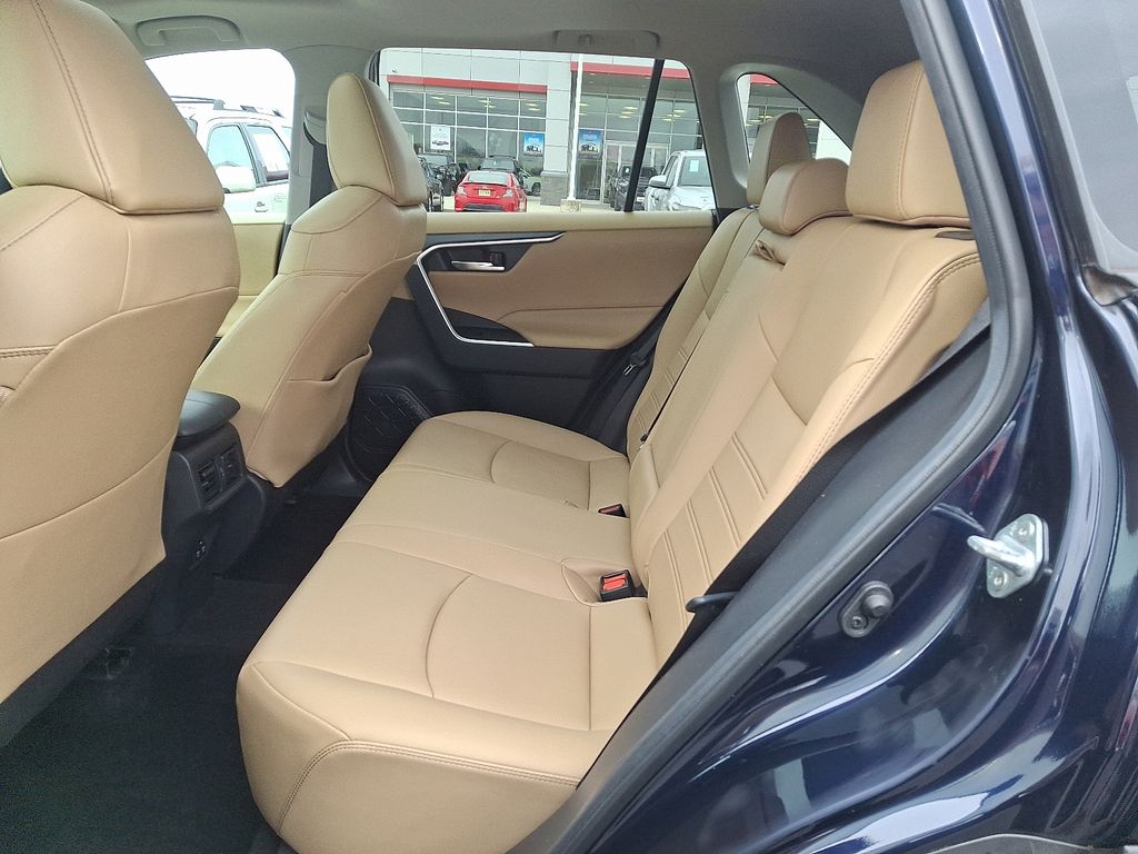 Thumbnail: 2019 Toyota RAV4 - 10