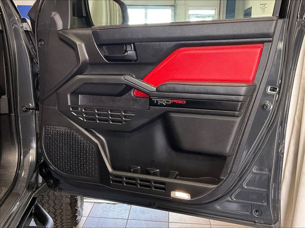 2025 Toyota Tacoma Hybrid — photo 12