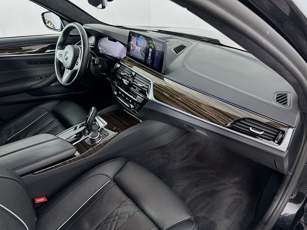 2022 BMW 5 Series M550i xDrive 30