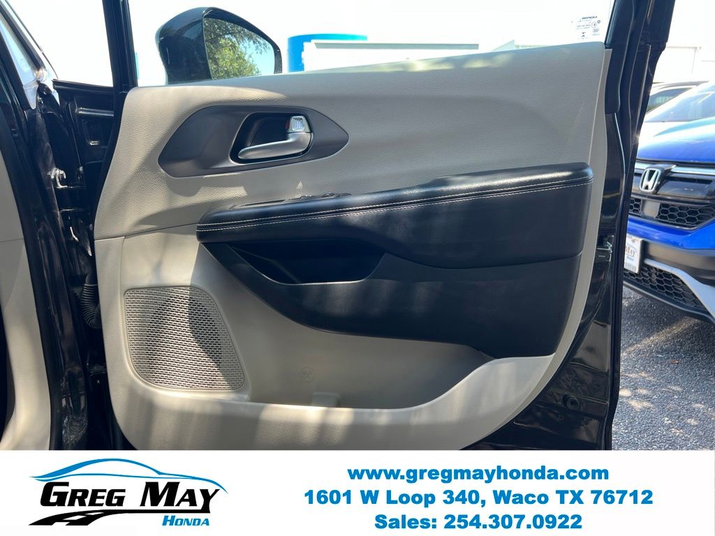 2022 Chrysler Pacifica Touring L - 11