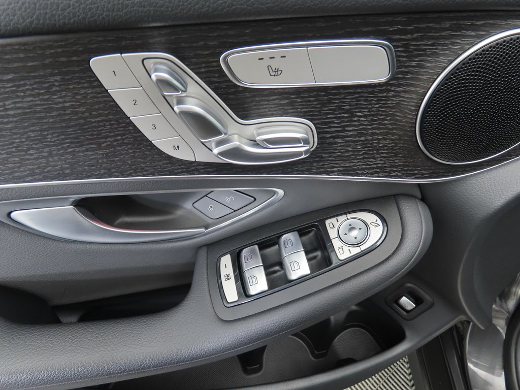 2022 Mercedes-Benz GLC 300 23