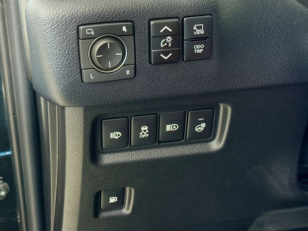 Thumbnail: 2023 Lexus GX - 10