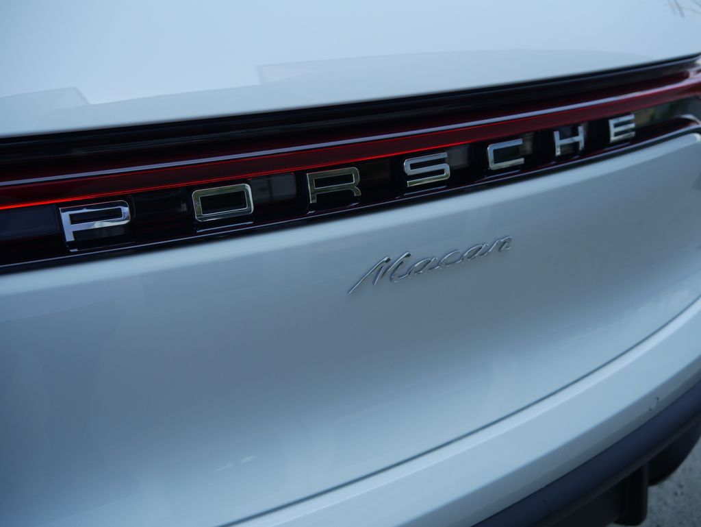 Thumbnail: 2026 Porsche Macan - 11