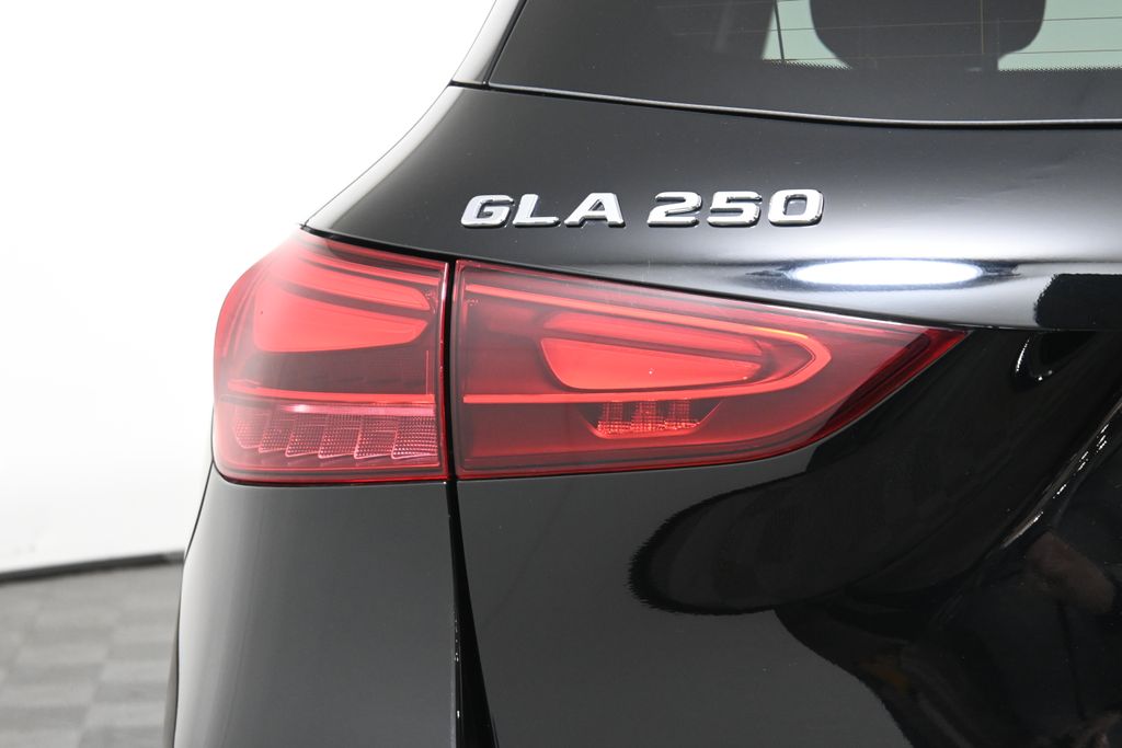 2025 Mercedes-Benz GLA 250 4MATIC 12