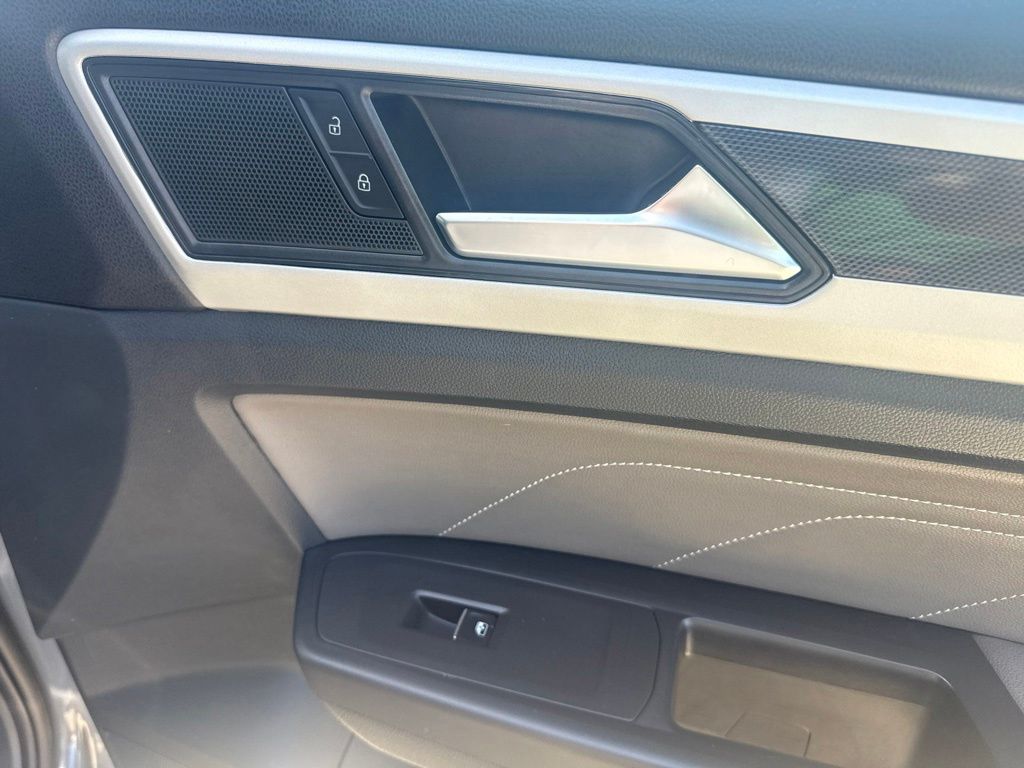 2023 Volkswagen Atlas Cross Sport 2.0T SEL R-Line Black