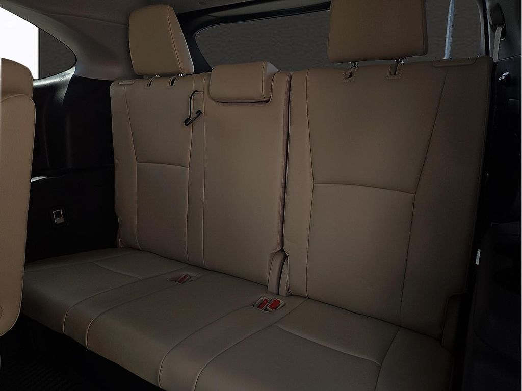 Used 2023 Toyota Highlander XLE For Sale in Farmington, AR