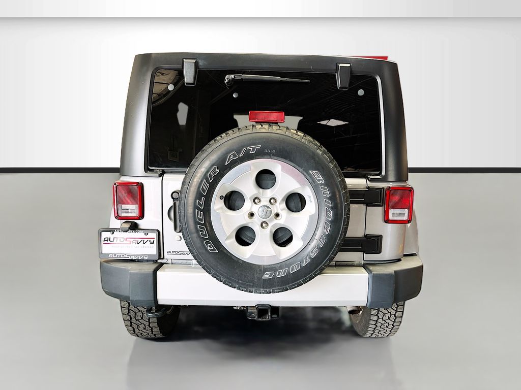 Used 2014 Billet Metallic Clearcoat Jeep Unlimited Sahara image 6