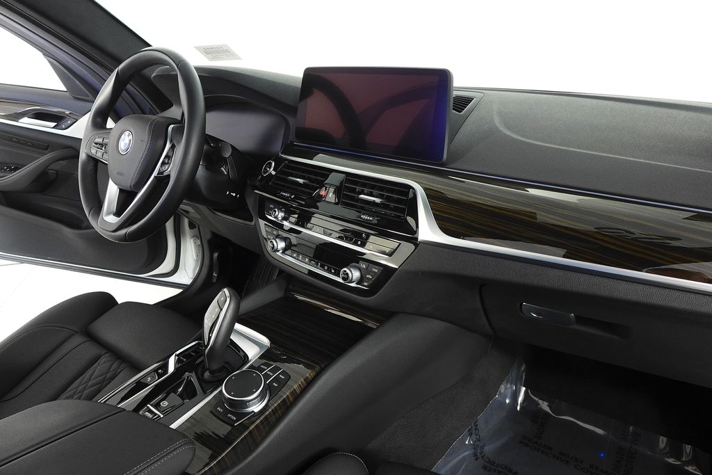 Thumbnail: 2023 BMW 5 Series - 13