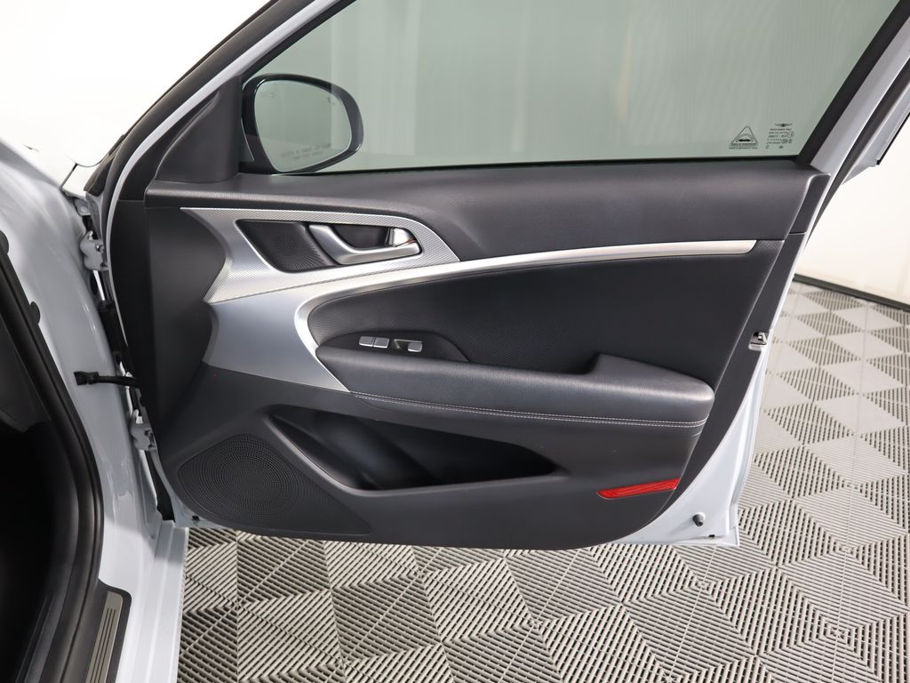 Thumbnail: 2022 Genesis G70 - 26