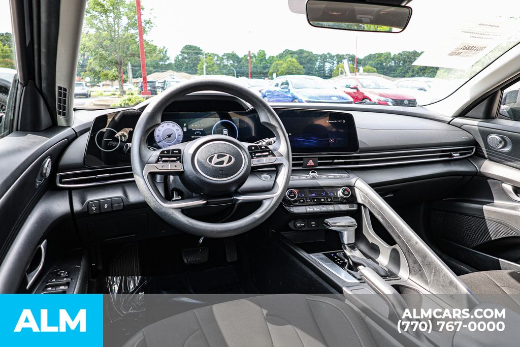 Used 2024 Black Hyundai SEL image 26