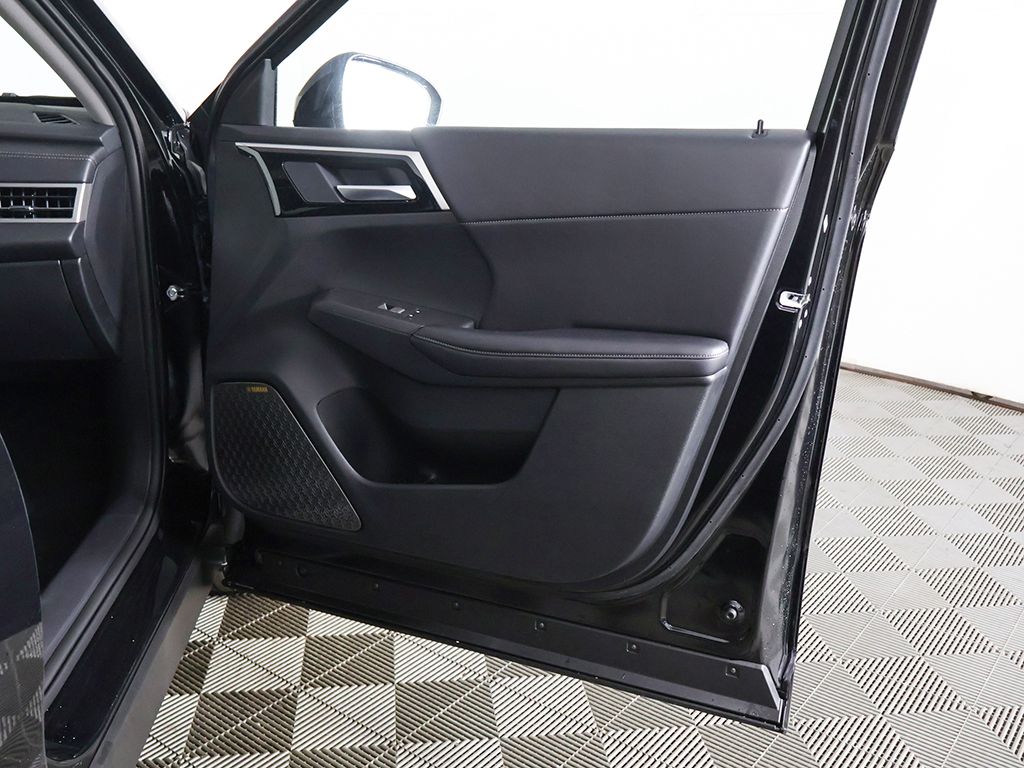 New 2026 Black Mitsubishi SE image 25
