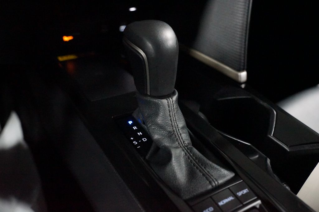 Thumbnail: 2025 Toyota Camry - 21