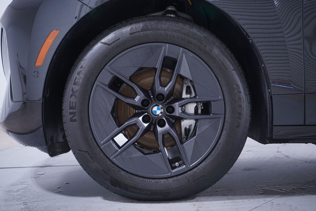 Thumbnail: 2026 BMW iX - 2