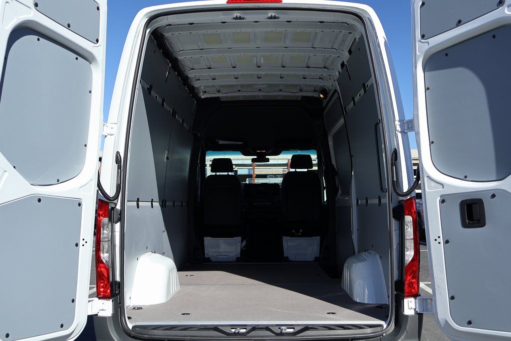 Thumbnail: 2026 Mercedes-Benz Sprinter - 8