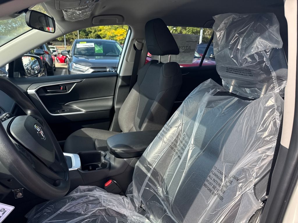 2025 Toyota RAV4 LE photo 17