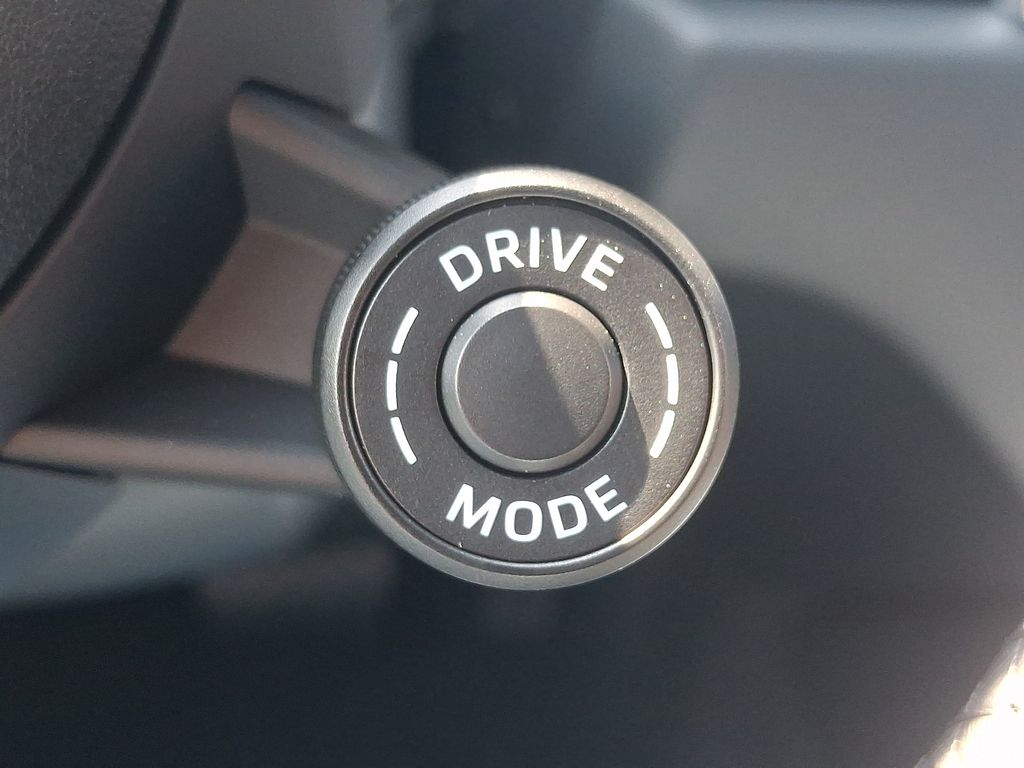 Thumbnail: 2026 Porsche Macan - 23