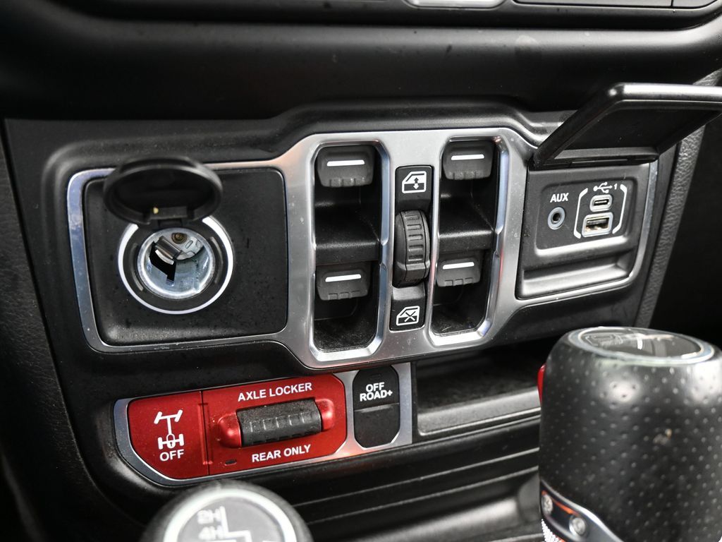 Used 2022 Bright White Clearcoat Jeep Mojave image 25