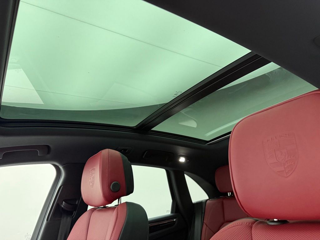 Thumbnail: 2026 Porsche Macan - 24