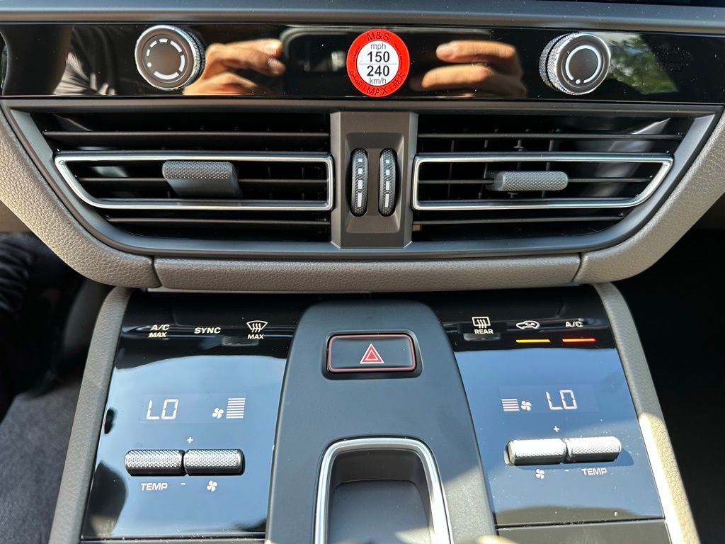 Thumbnail: 2026 Porsche Macan - 25
