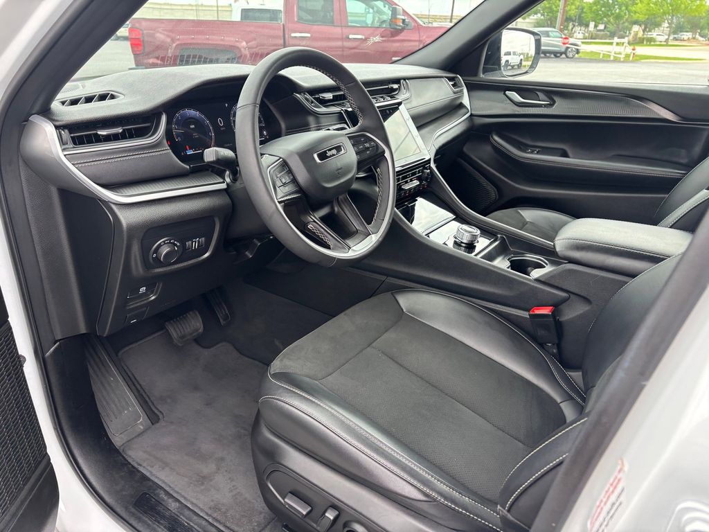 Used Car 2025 Jeep Grand Cherokee  Altitude For Sale Under $40,000 In Austin, Texas