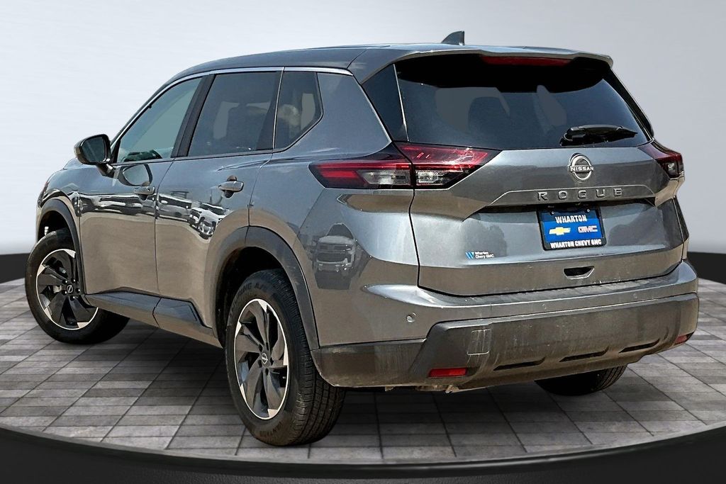 2025 Nissan Rogue SV - 4