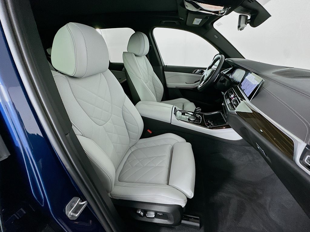 Thumbnail: 2023 BMW X5 - 28