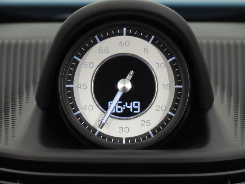 Thumbnail: 2023 Porsche Taycan - 25