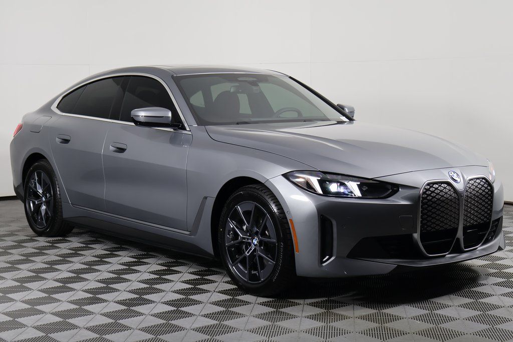 Thumbnail: 2025 BMW i4 - 3