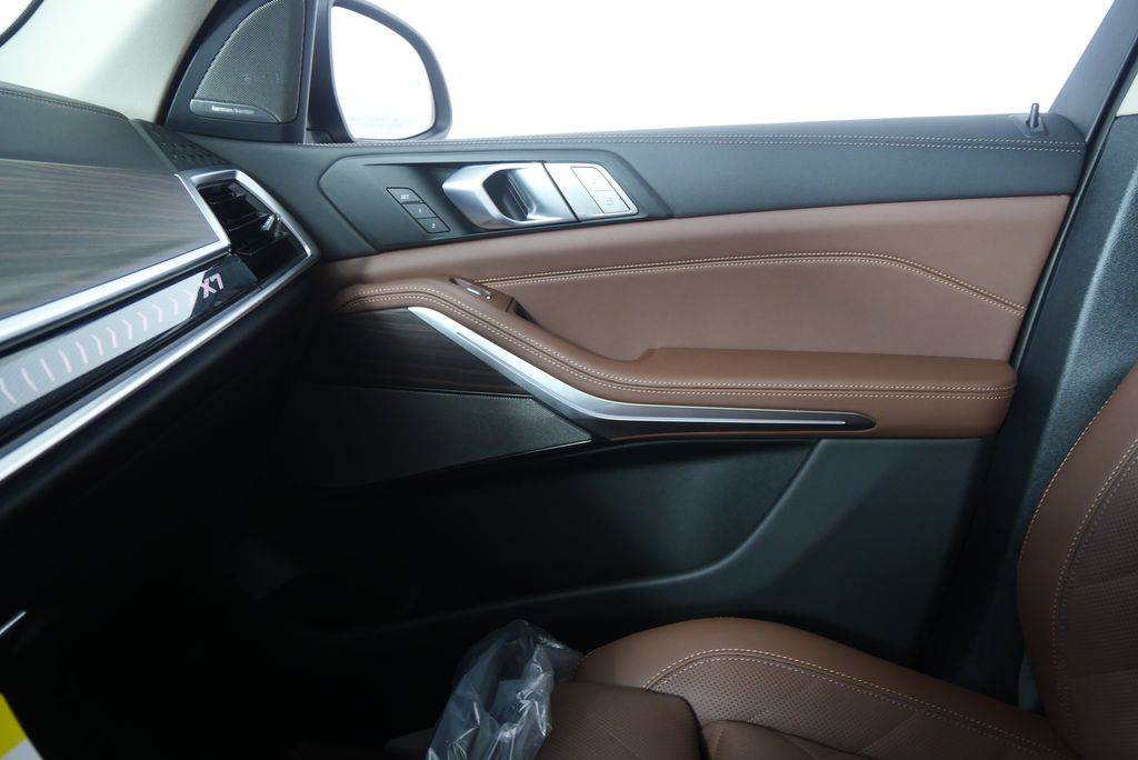 Thumbnail: 2026 BMW X7 - 25