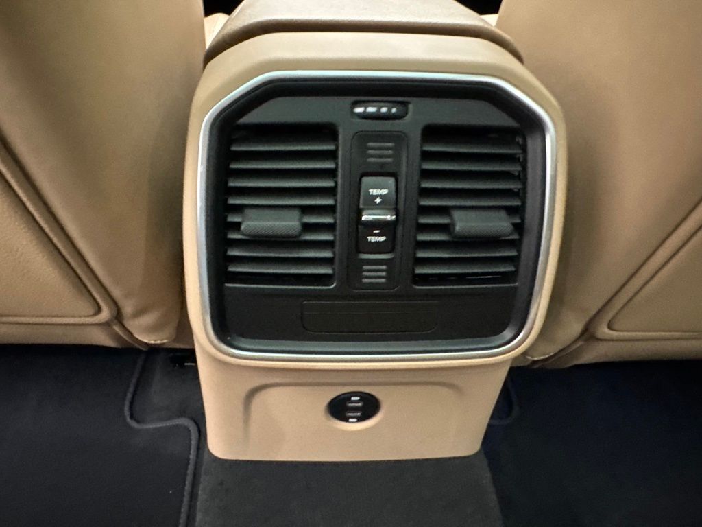 2021 Porsche Macan  23