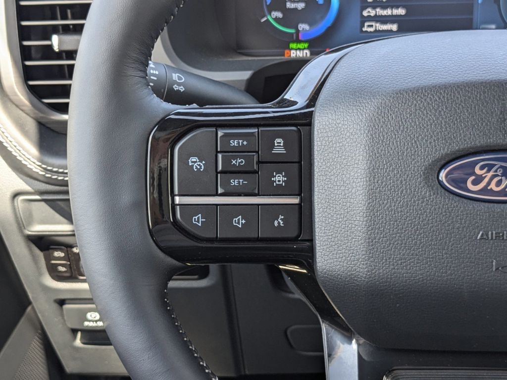 2025 Ford F-150 Lightning Platinum