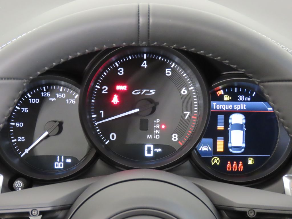 Thumbnail: 2026 Porsche Macan - 18