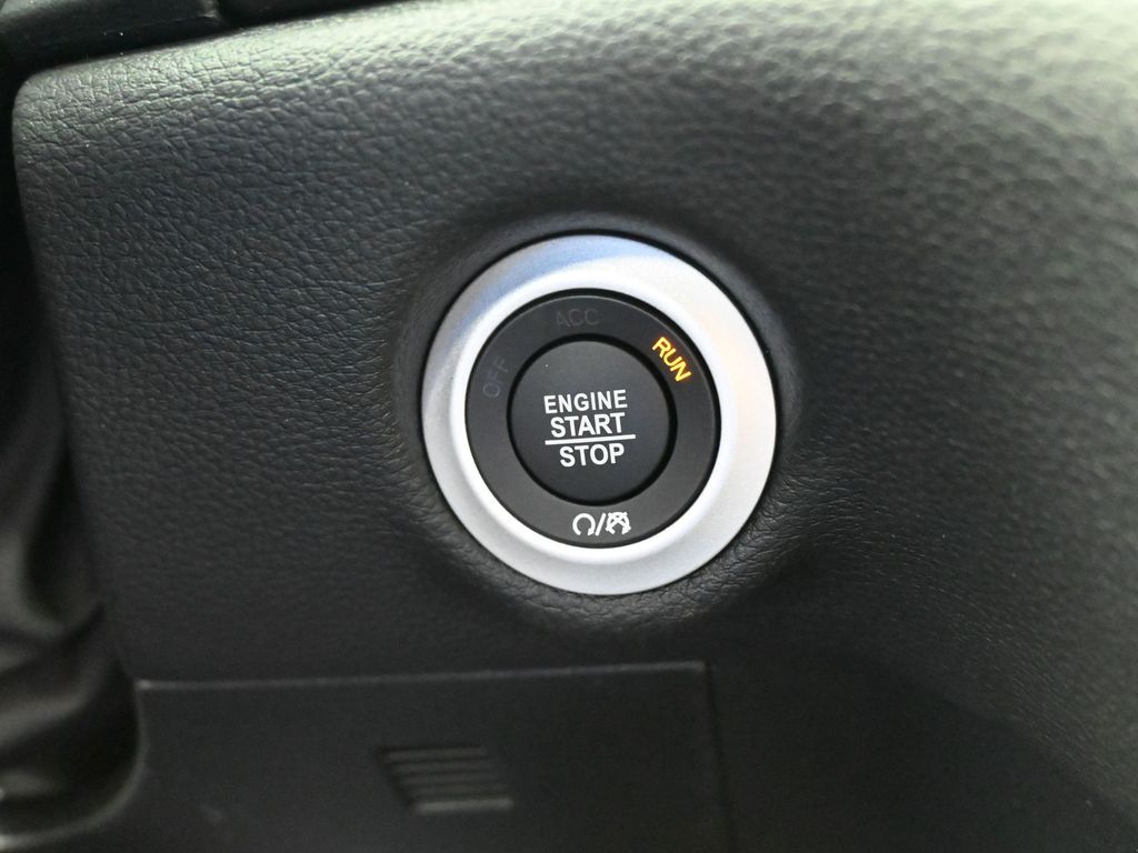 New 2026 Diamond Black Crystal Pearlcoat Chrysler Select image 23