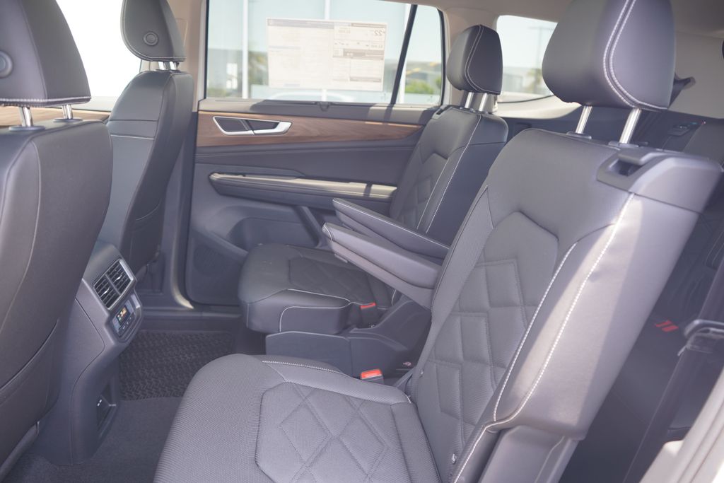 2025 Volkswagen Atlas SE 7