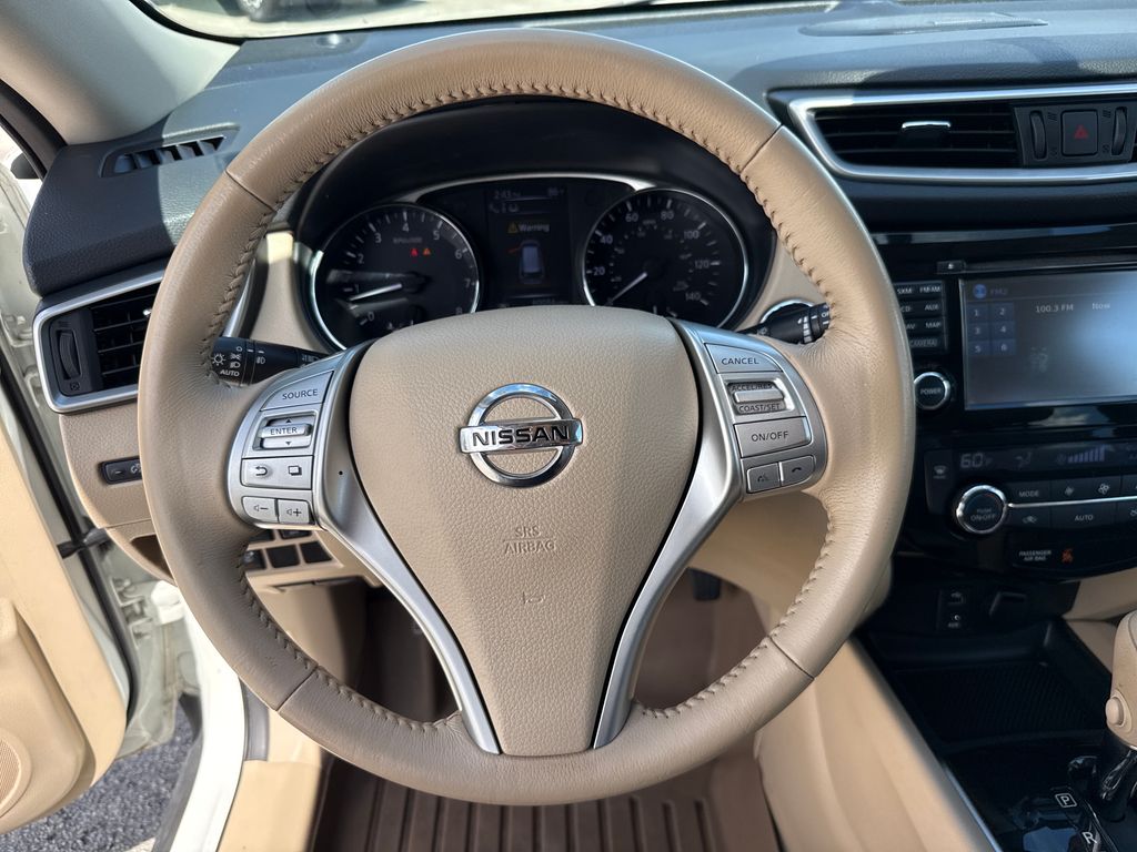 Used 2014 White Nissan SL image 16
