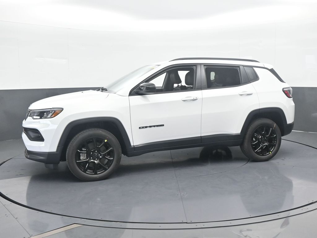 New 2026 bright white clearcoat Jeep Latitude image 2