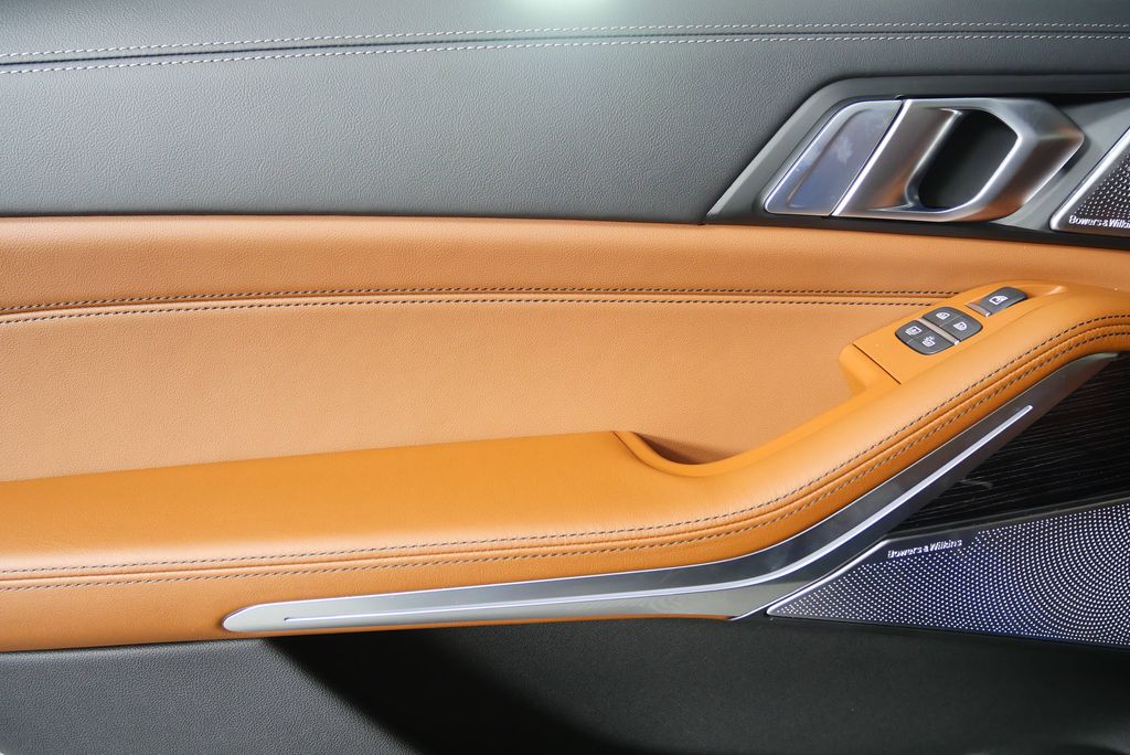 Thumbnail: 2026 BMW X7 - 15