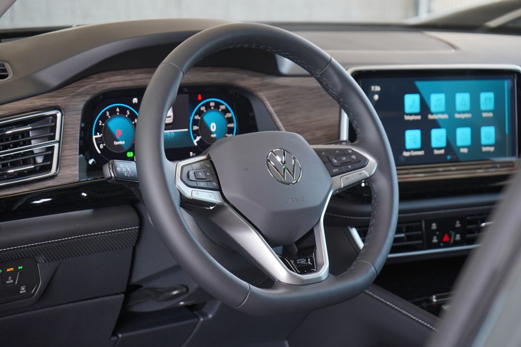 2024 Volkswagen Atlas 2.0T SEL Premium R-Line 8