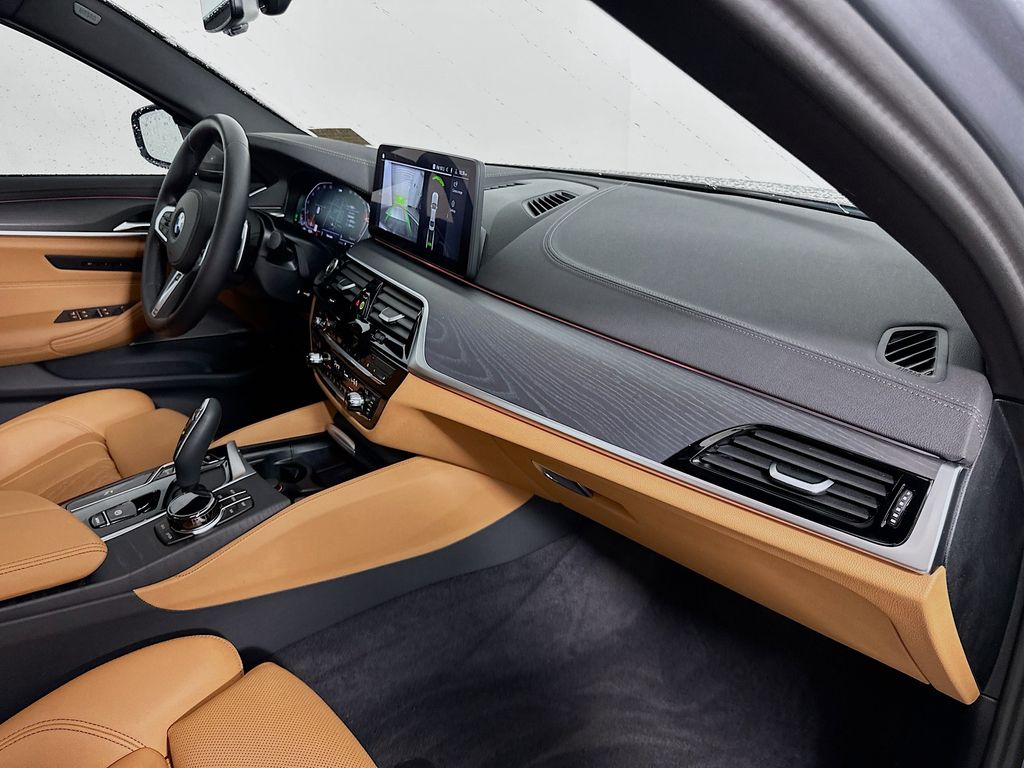 Thumbnail: 2023 BMW 5 Series - 30