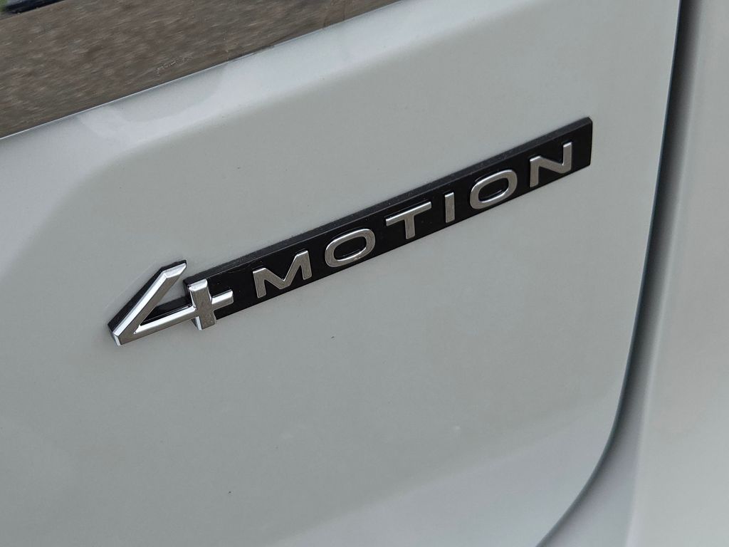 New 2026 White/off-white Volkswagen 2.0T SEL image 5