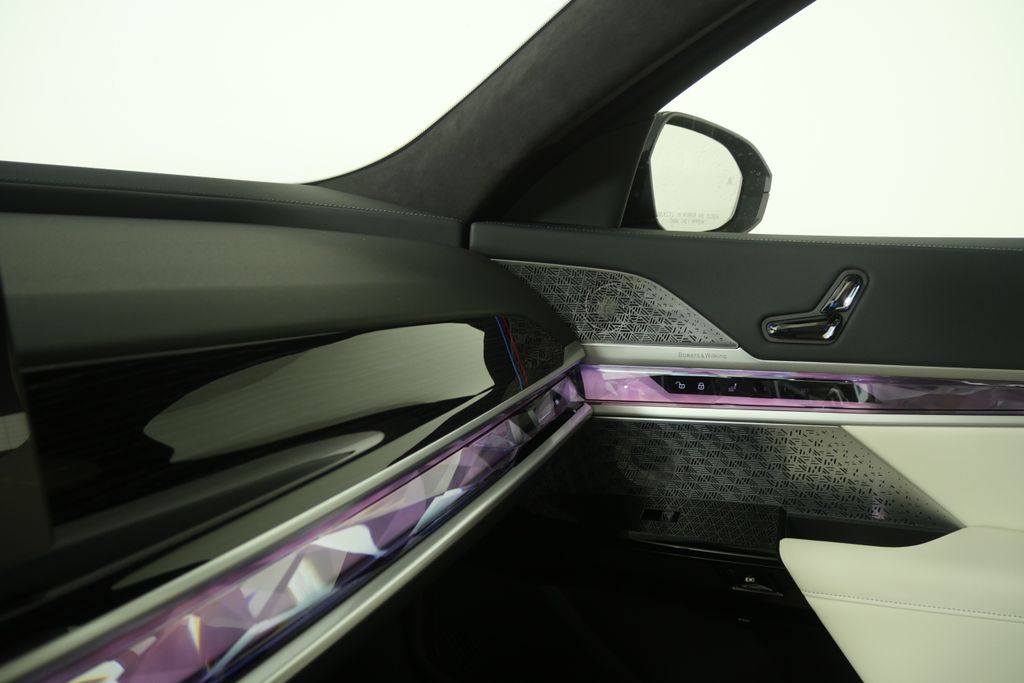 Thumbnail: 2026 BMW i7 - 25