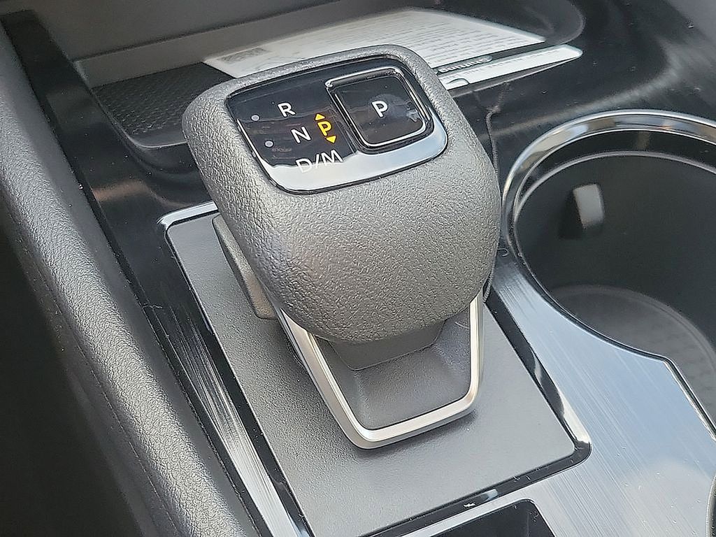2025 Nissan Rogue SV 8